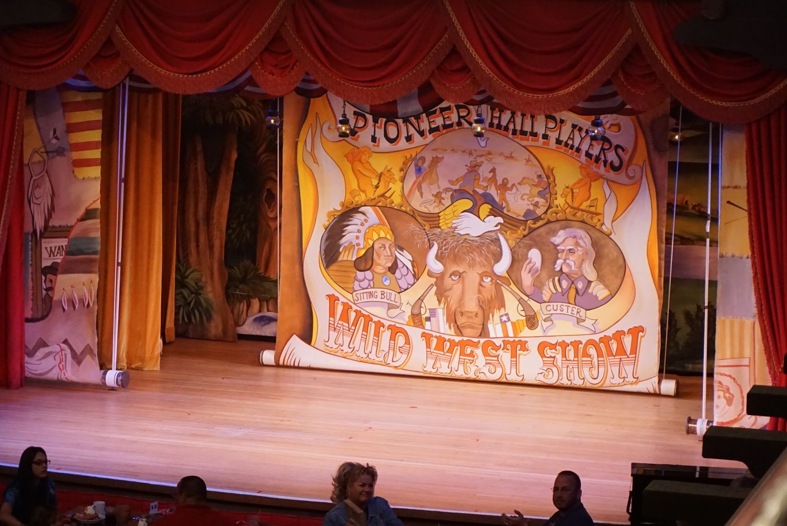 Hoop-Dee-Doo Musical Revue Dinner Show – Taste Of Disney